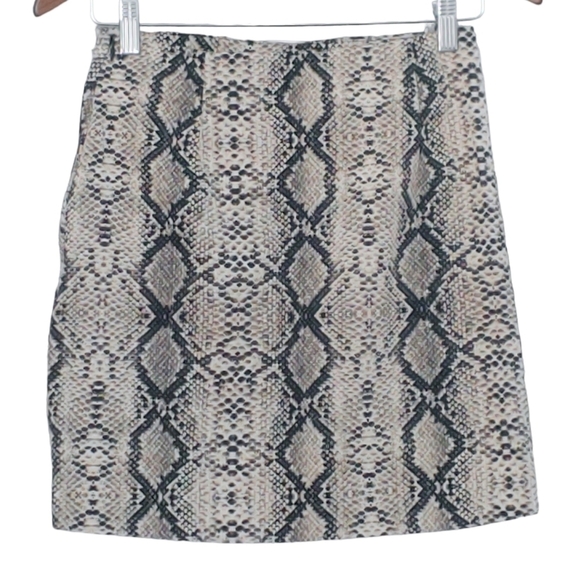 ZARA Snake print front ruffle pencil skirt - Picture 4 of 9